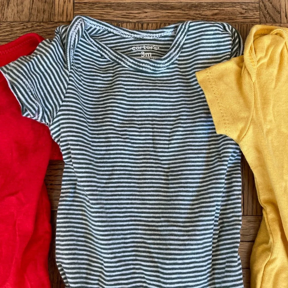 Carter's Short Sleeve Onesies 0-3 months